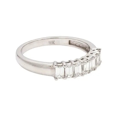 Emerald-Cut Diamond Ring in F VS1