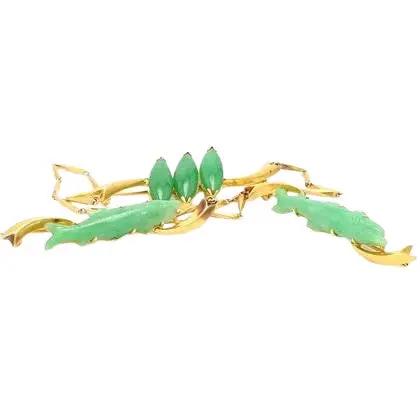 20k Yellow Gold Pin with Carved Jade