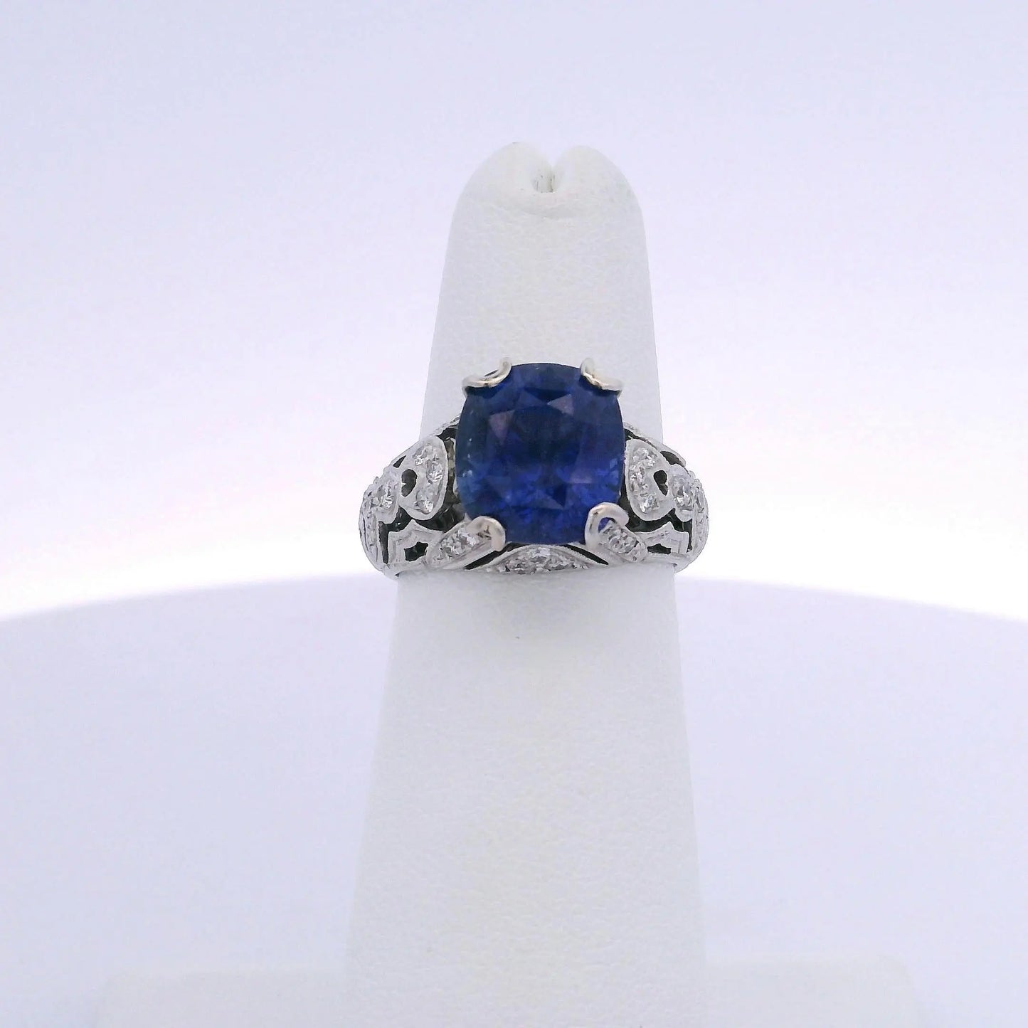 4.84CTW SAPPHIRE & 0.40CTW ROUND BRILLIANT CUT DIAMOND RING