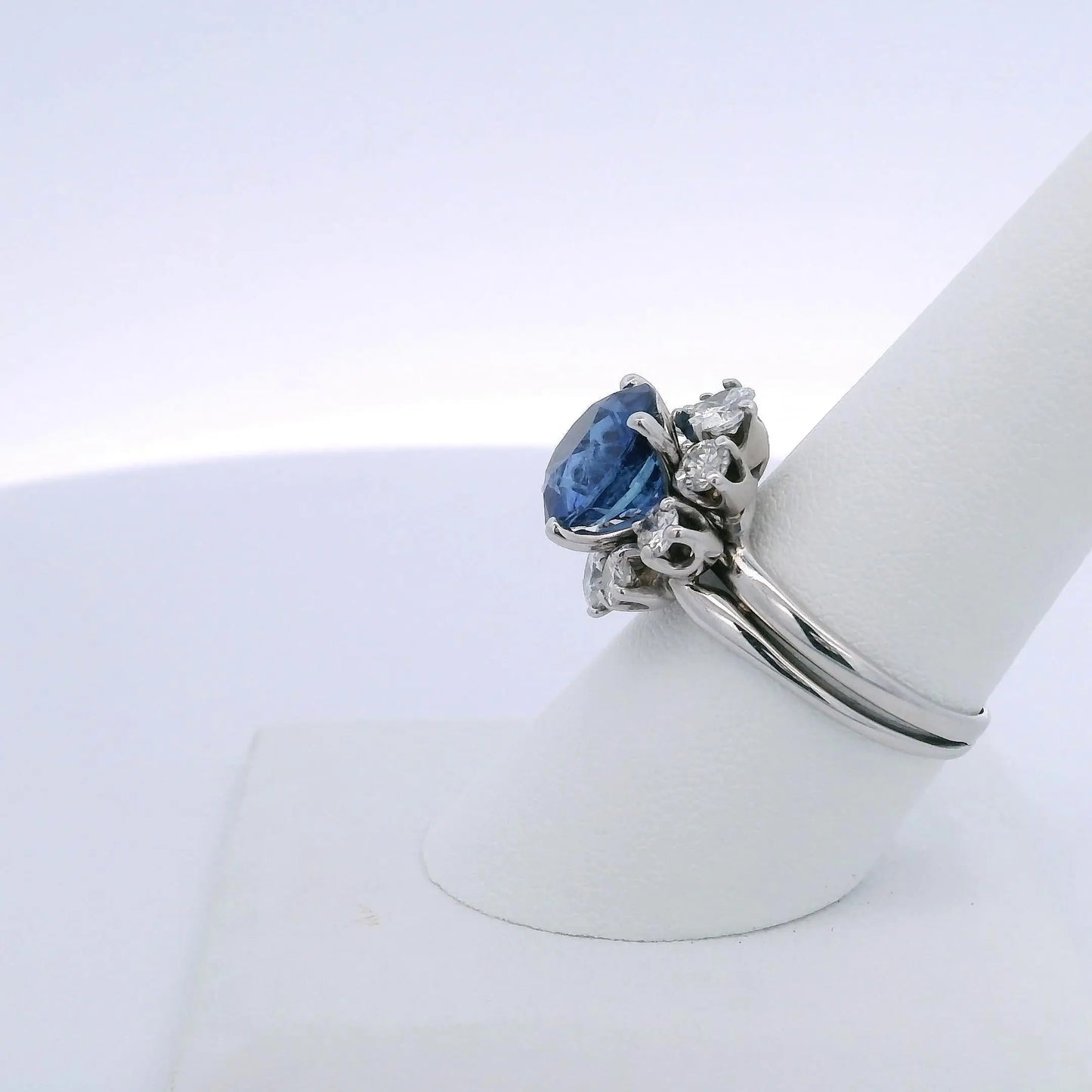 4.37CTW OVAL BLUE SAPPHIRE & 1.00CTW ROUND BRILLIANT CUT DIAMOND RING