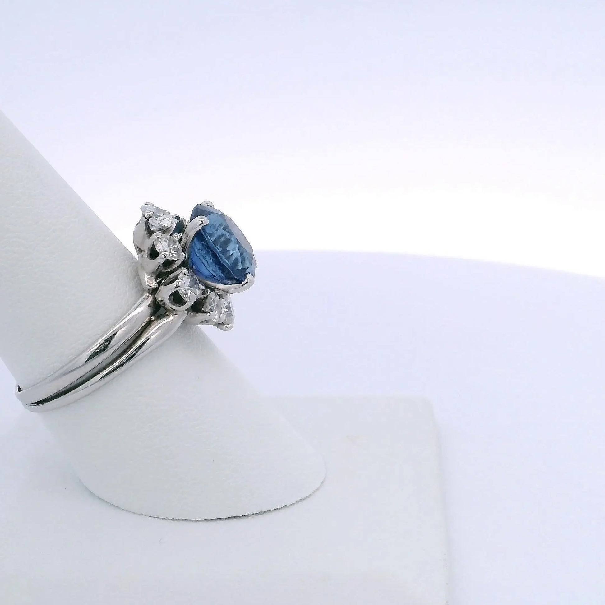 4.37CTW OVAL BLUE SAPPHIRE & 1.00CTW ROUND BRILLIANT CUT DIAMOND RING