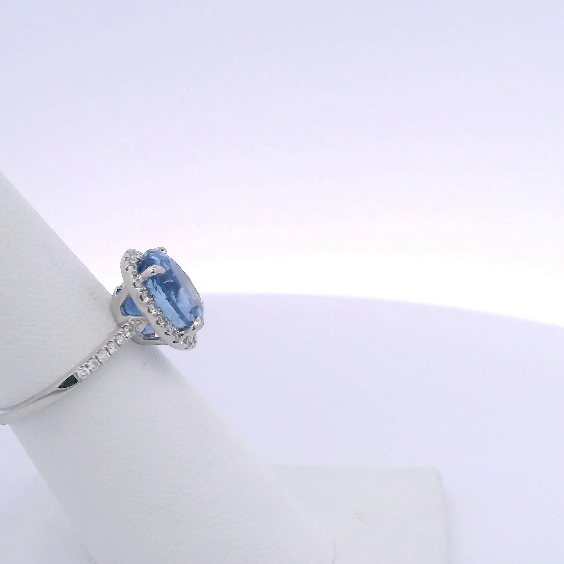 5.03CTW OVAL SAPPHIRE & 0.40CTW ROUND BRILLIANT CUT DIAMOND RING