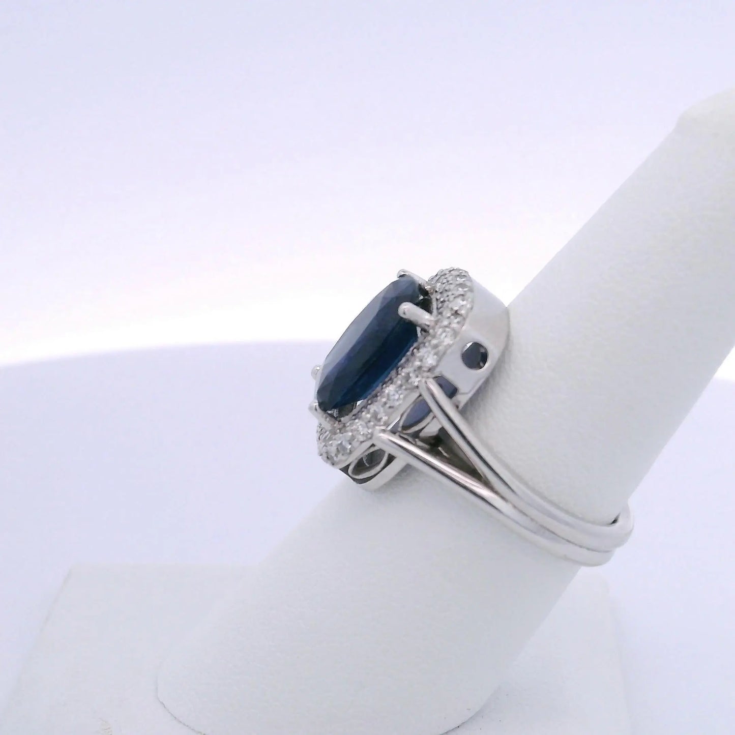 6.00CTW OVAL SAPPHIRE & 0.75CTW ROUND BRILLIANT CUT DIAMOND RING