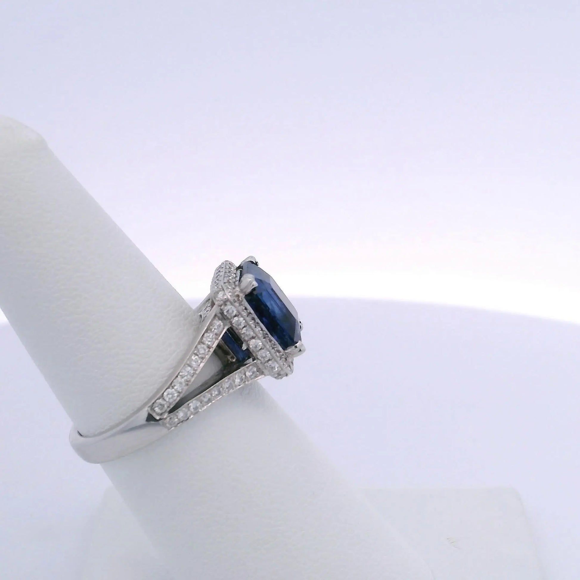 3.67CTW EMERALD CUT BLUE SAPPHIRE & 1.00CTW ROUND BRILLIANT CUT DIAMOND RING