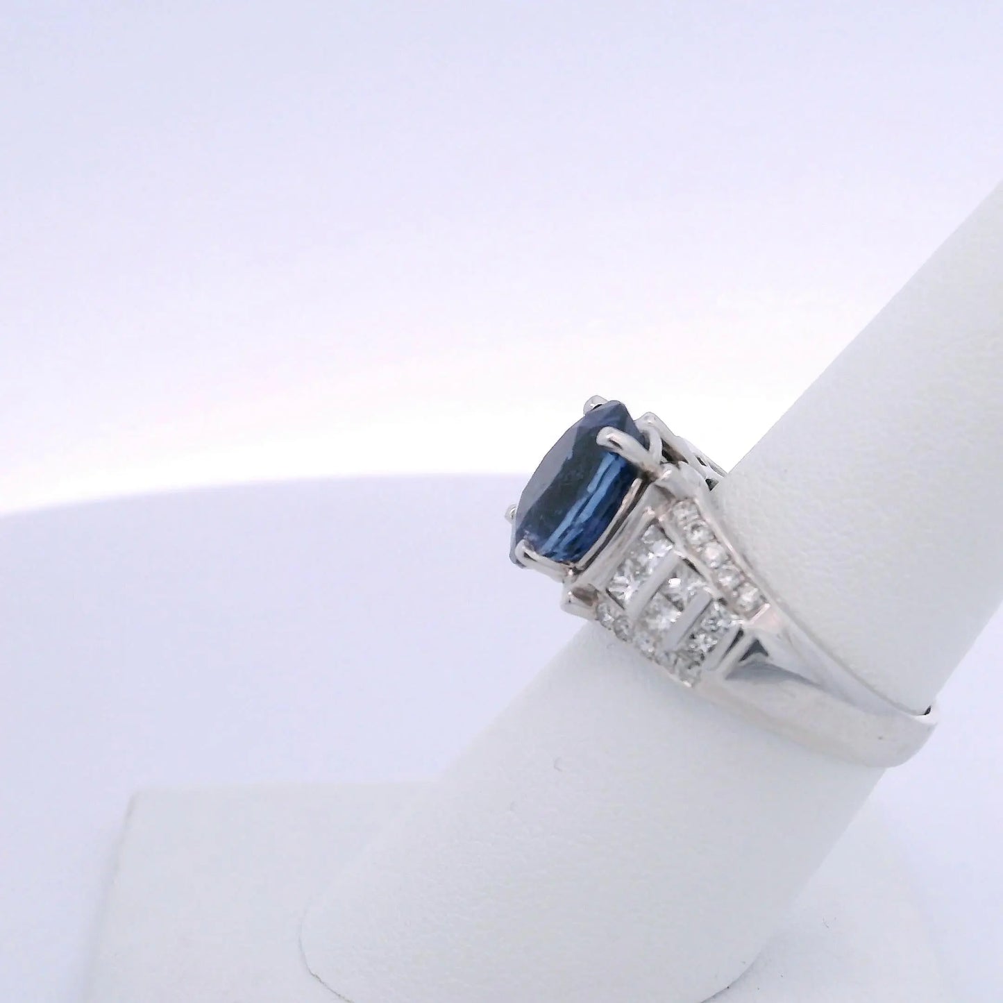 5.08CTW OVAL CUT SAPPHIRE 1.00CTW PRINCESS & ROUND BRILLIANT CUT DIAMOND RING