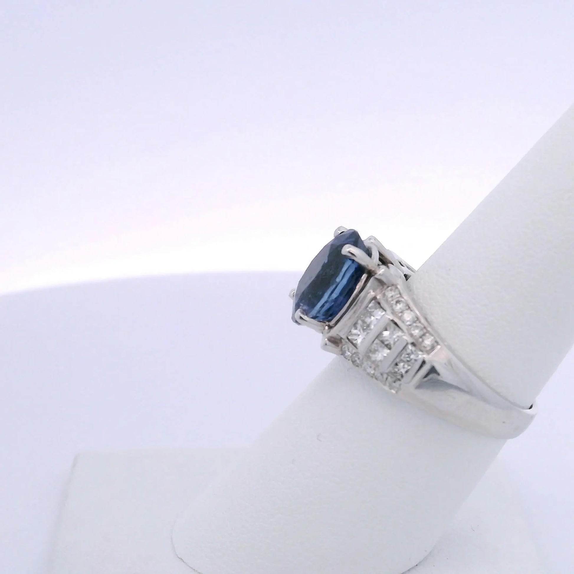 5.08CTW OVAL CUT SAPPHIRE 1.00CTW PRINCESS & ROUND BRILLIANT CUT DIAMOND RING