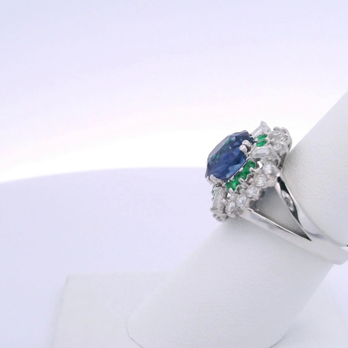 3.91CTW OVAL SAPPHIRE 1.00CTW BAGUETTE & BRILLIANT CUT DIAMOND