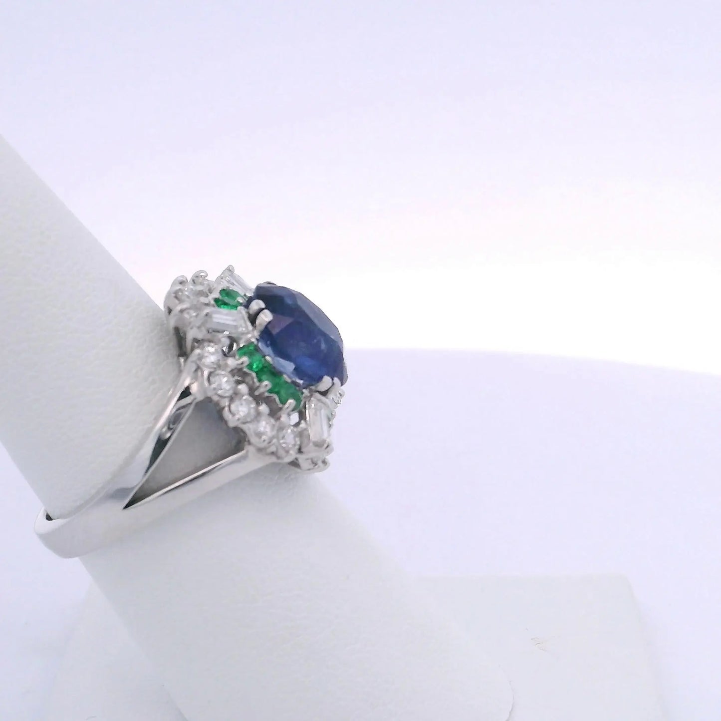 3.91CTW OVAL SAPPHIRE 1.00CTW BAGUETTE & BRILLIANT CUT DIAMOND