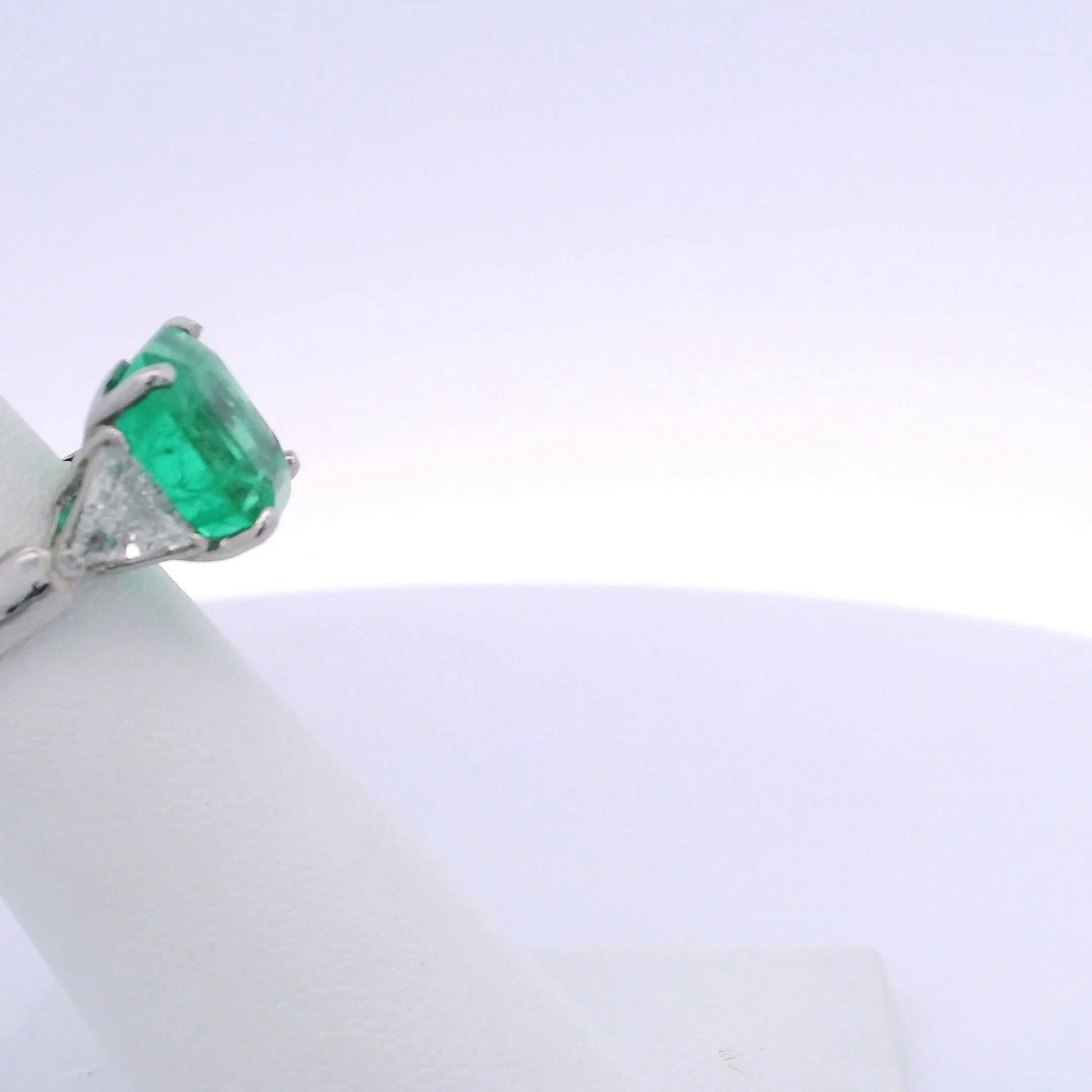 4.85CTW EMERALD CUT COLOMBIAN EMERALD & 1.00CTW TRILLION CUT DIAMOND RING