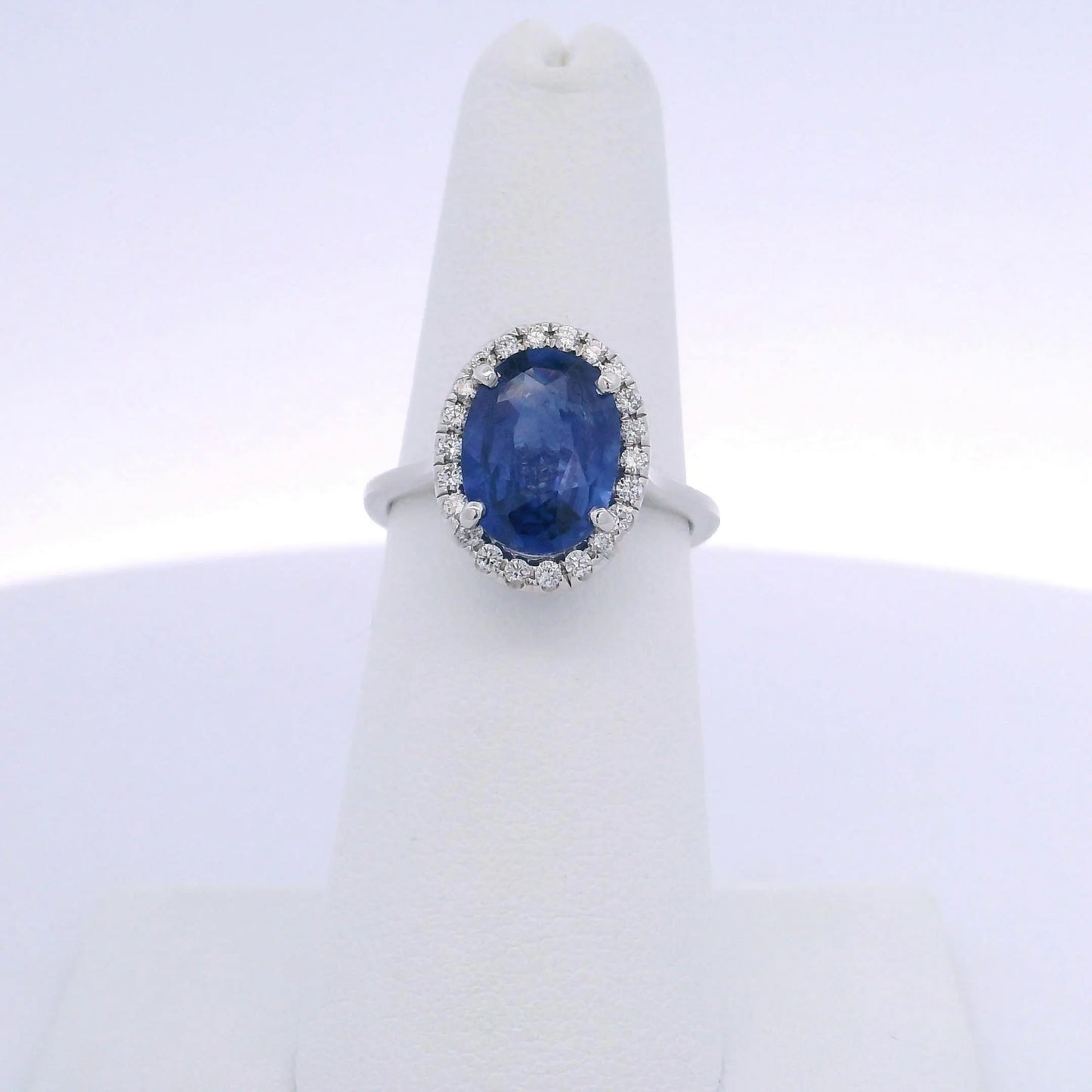 3.31 OVAL SAPPHIRE & 0.25 ROUND BRILLIANT CUT DIAMOND RING
