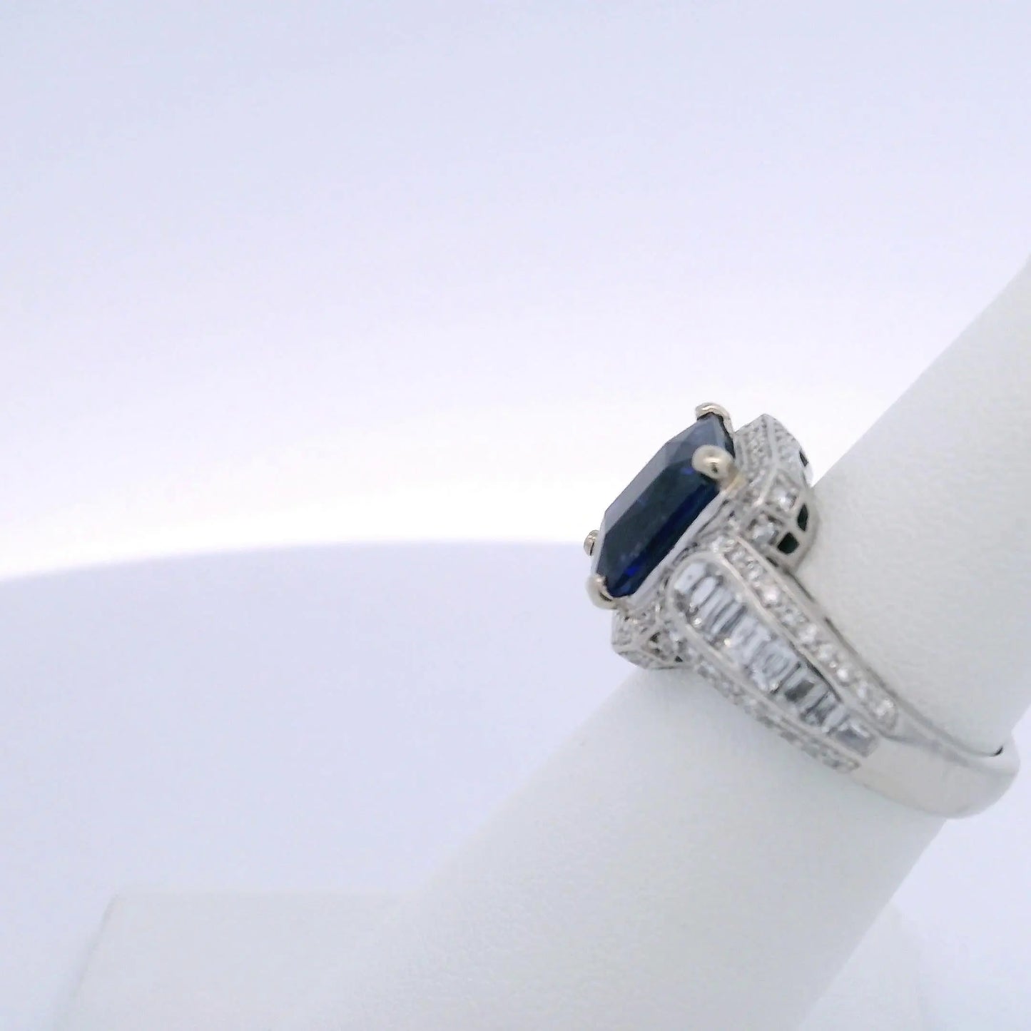 4.16CTW OCTAGONAL CEYLON SAPPHIRE HEAT RING