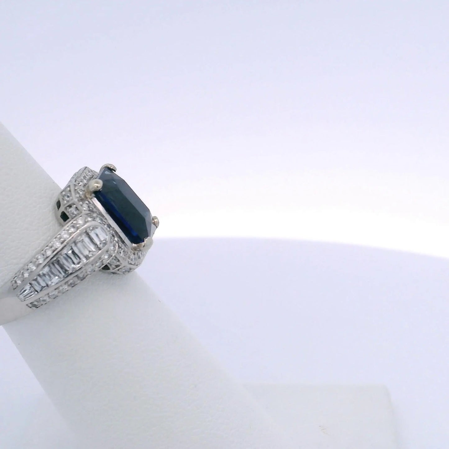 4.16CTW OCTAGONAL CEYLON SAPPHIRE HEAT RING