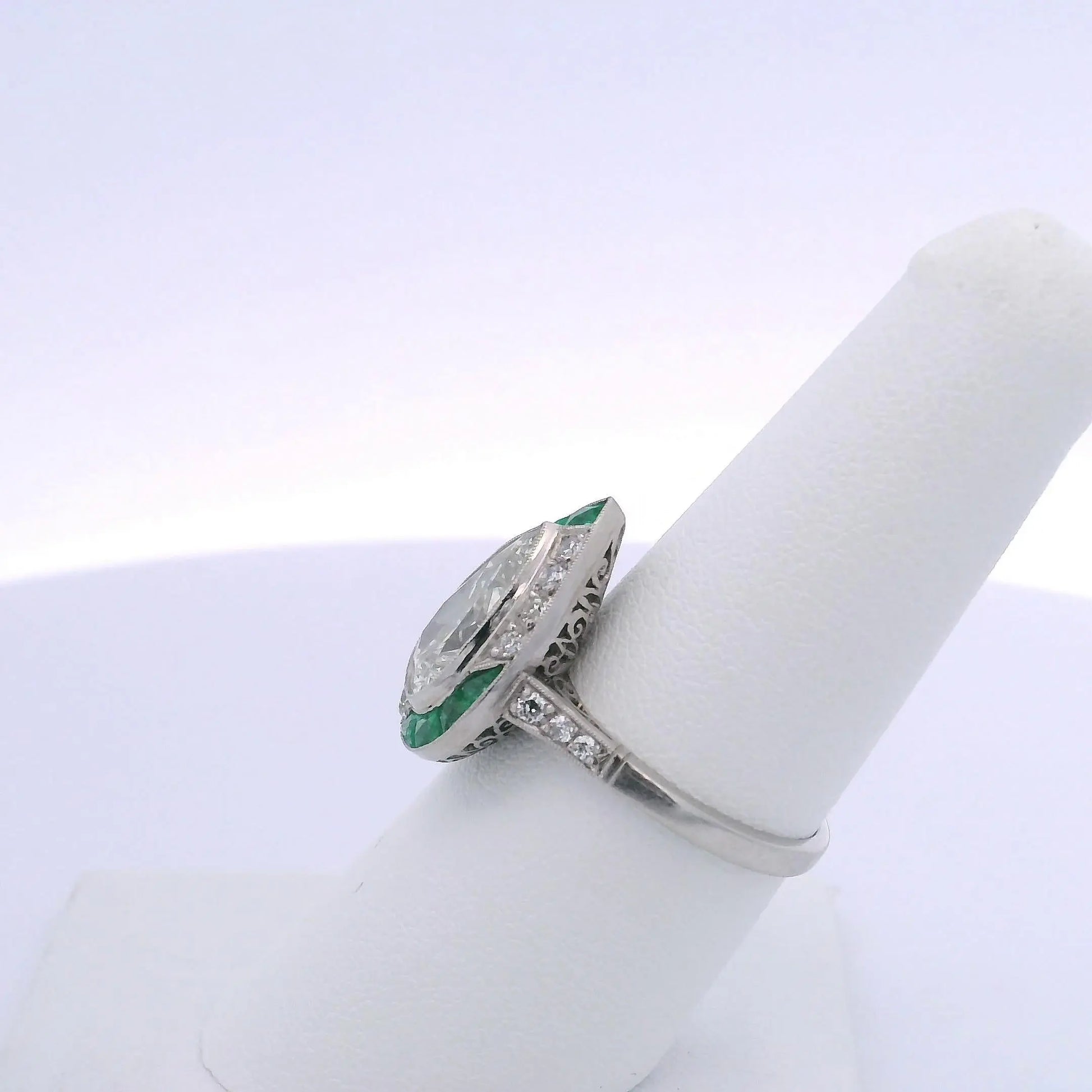 2.80CT ANTIQUE PEAR SHAPED DIAMOND & 1.40CTW EMERALD RING