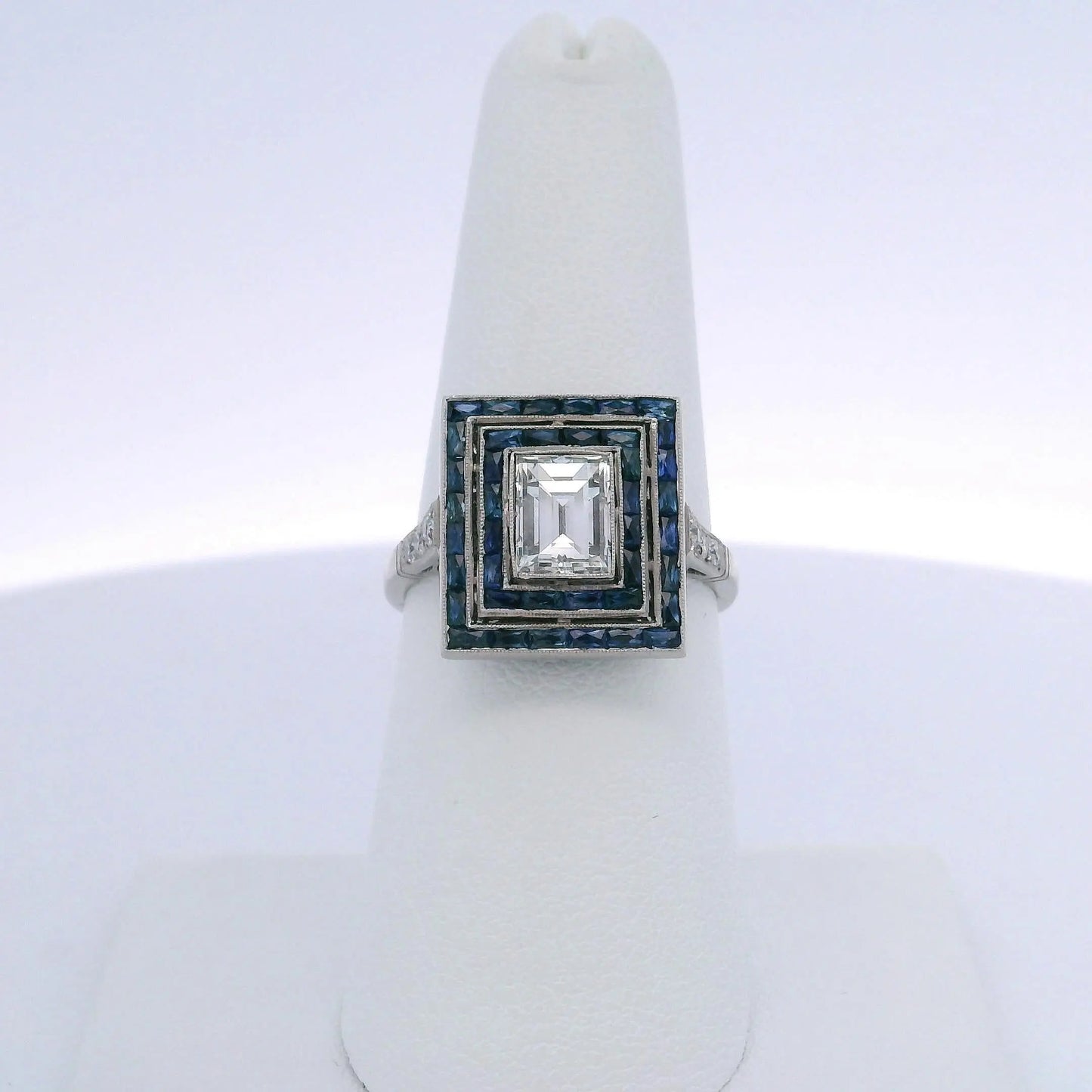 1.01CTW BAGUETTE CUT DIAMOND 1.00CTW SAPPHIRE RING