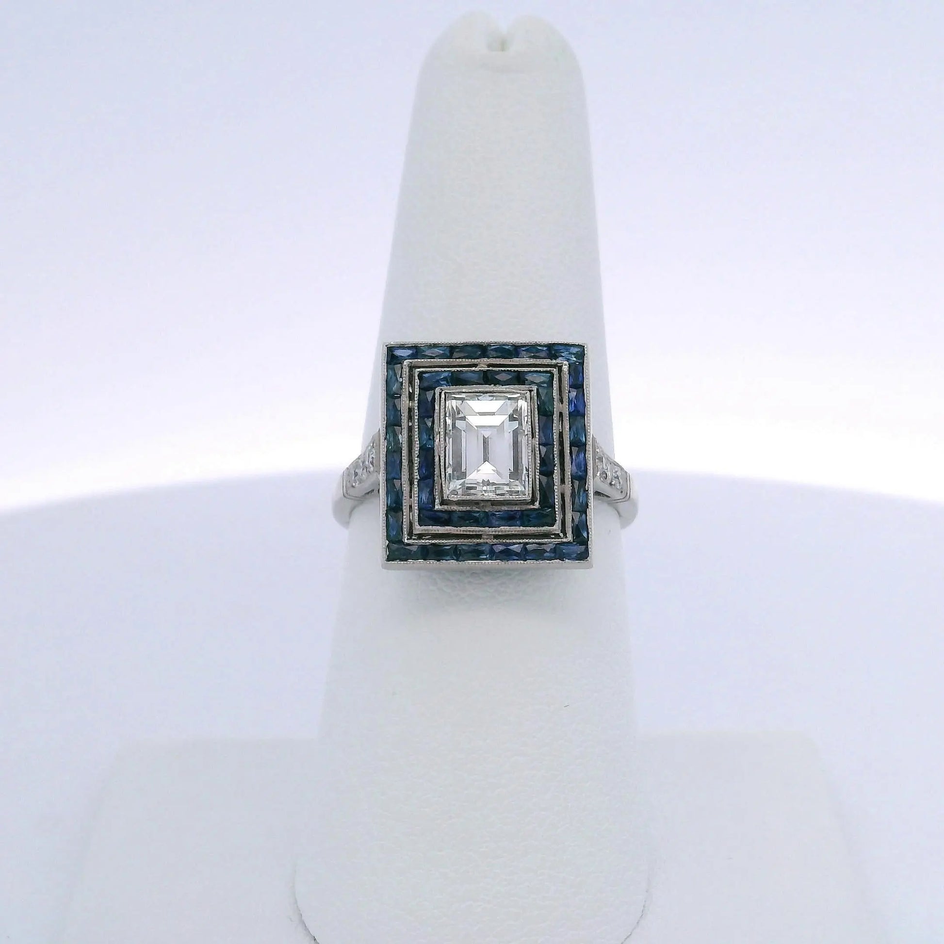 1.01CTW BAGUETTE CUT DIAMOND 1.00CTW SAPPHIRE RING