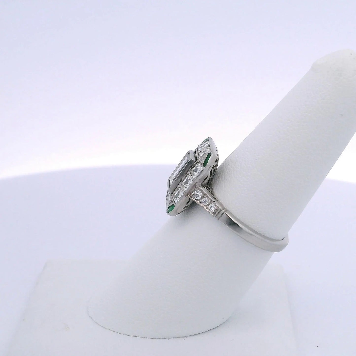 0.95CTW BAGUETTE CUT DIAMOND & 0.88CTW EMERALD CUT RING