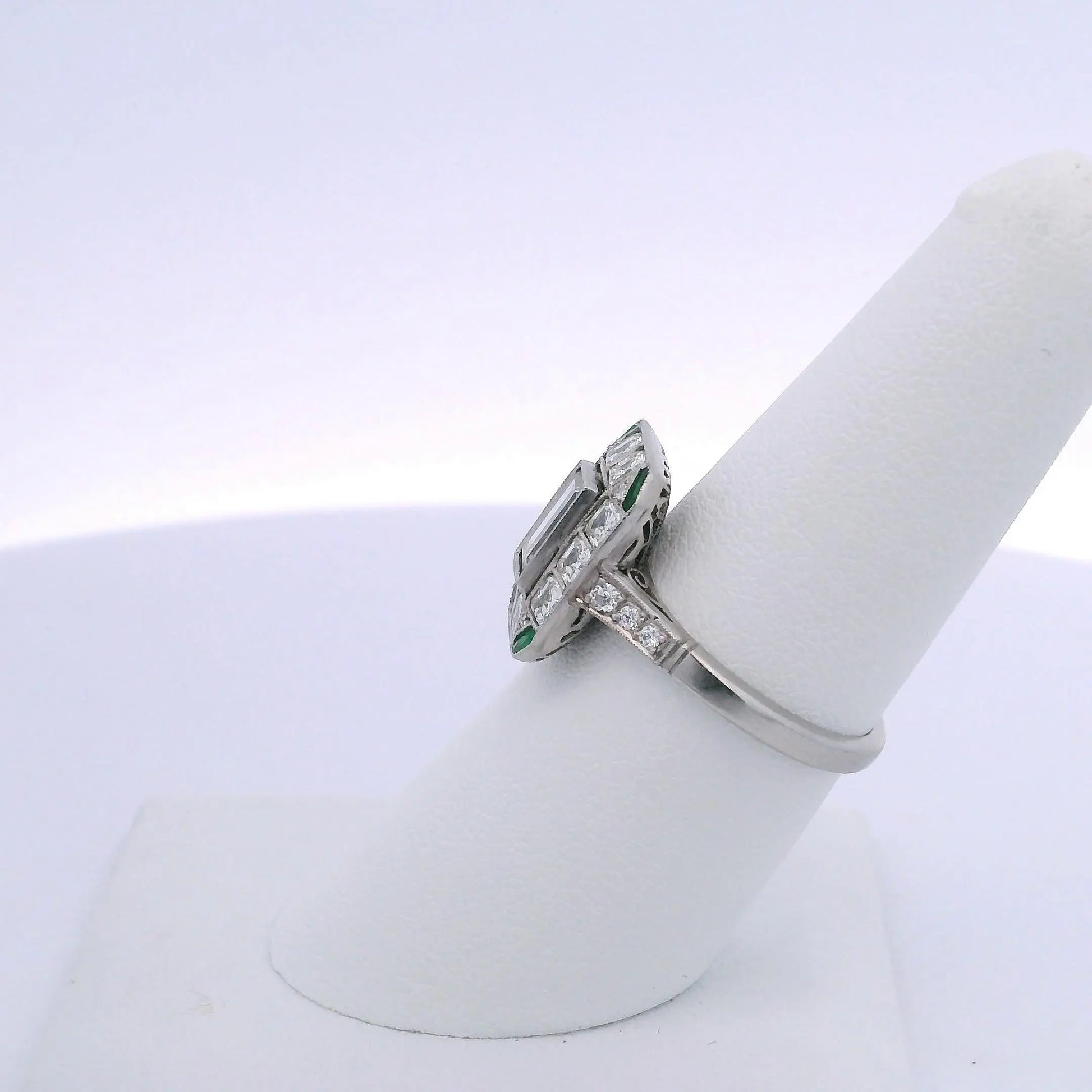 0.95CTW BAGUETTE CUT DIAMOND & 0.88CTW EMERALD CUT RING