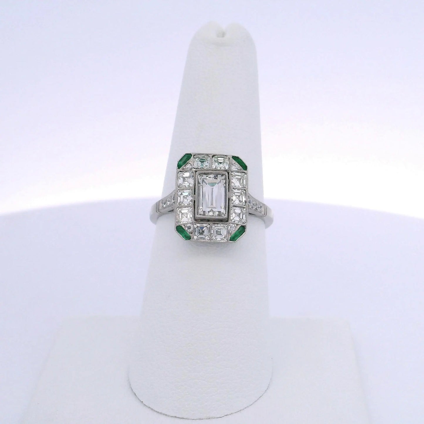 0.95CTW BAGUETTE CUT DIAMOND & 0.88CTW EMERALD CUT RING