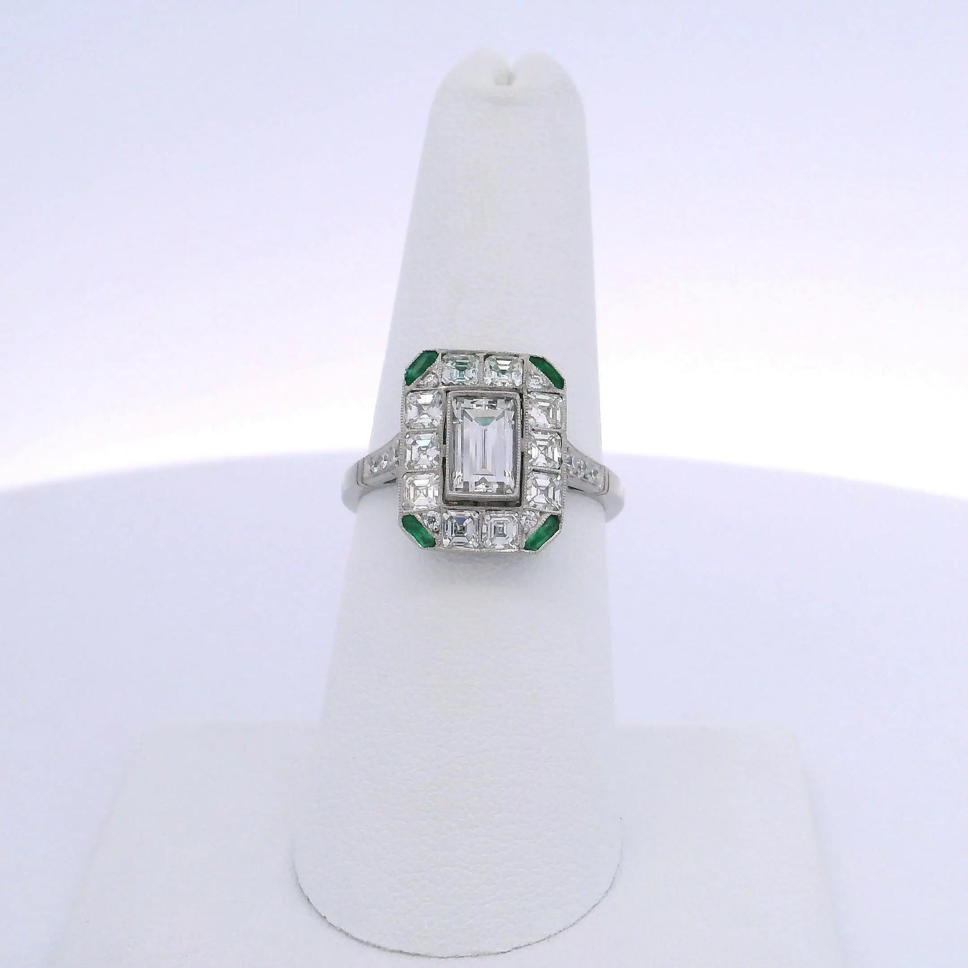 0.95CTW BAGUETTE CUT DIAMOND & 0.88CTW EMERALD CUT RING