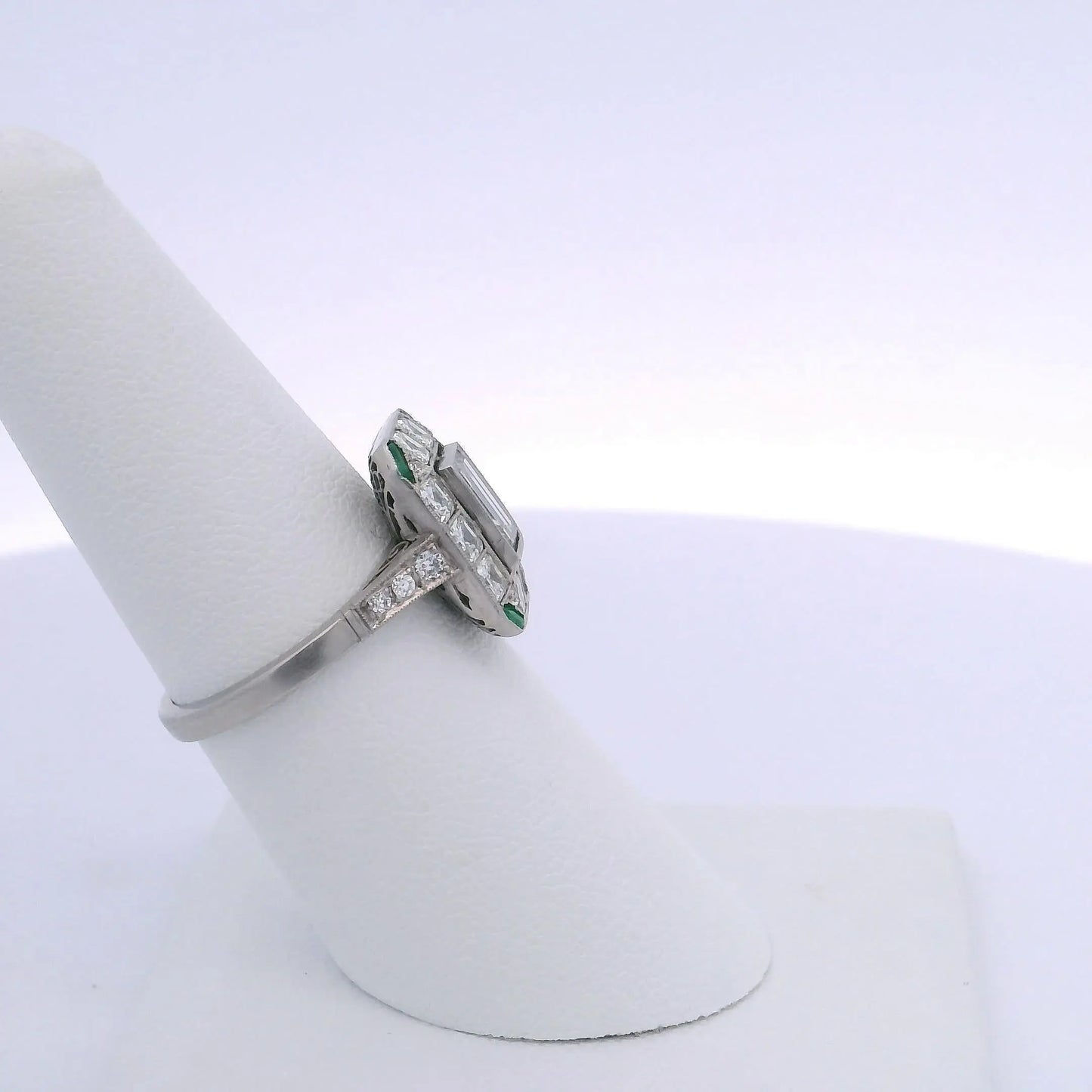 0.95CTW BAGUETTE CUT DIAMOND & 0.88CTW EMERALD CUT RING
