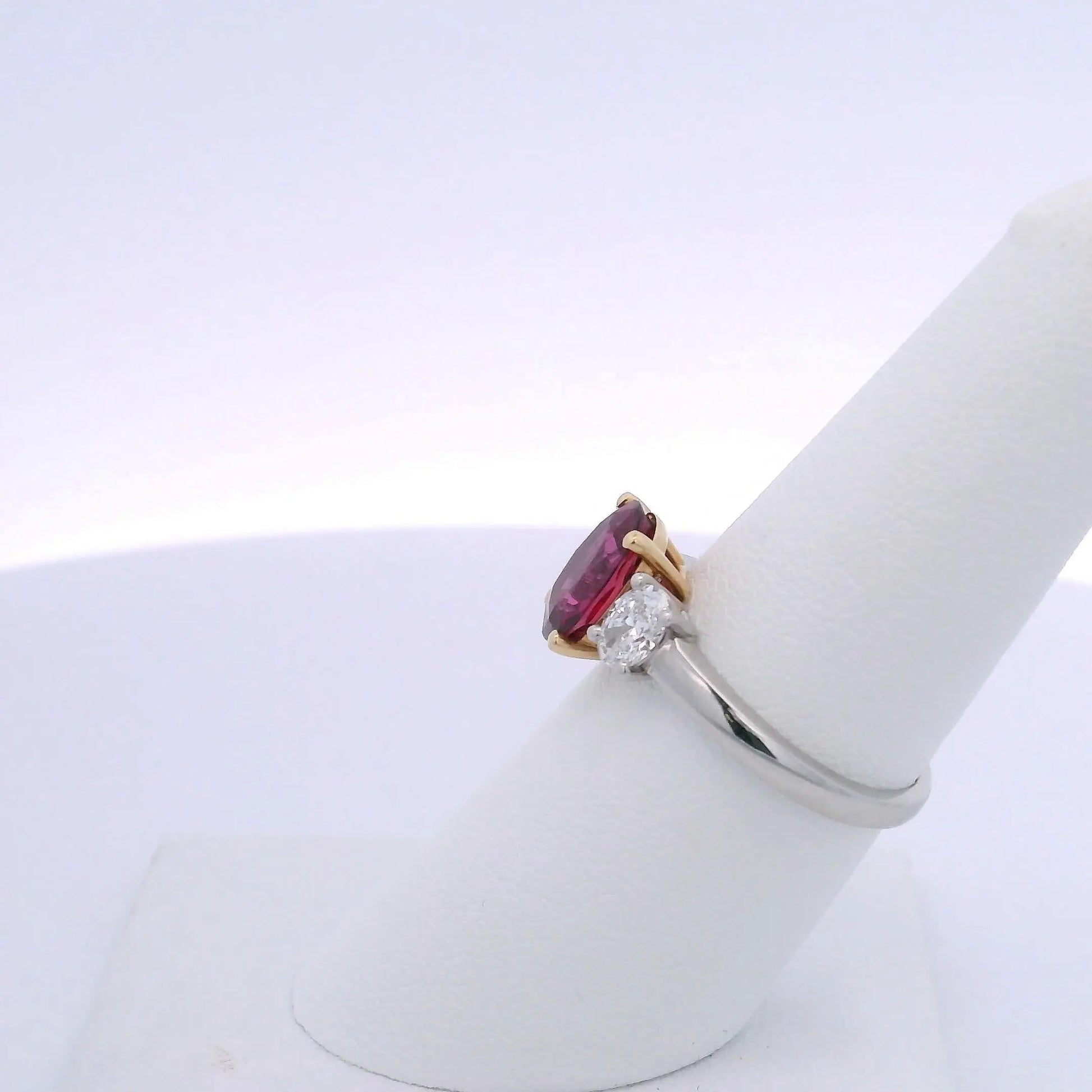 2.43CTW OVAL RUBY & 0.50CTW OVAL CUT DIAMONDS RING