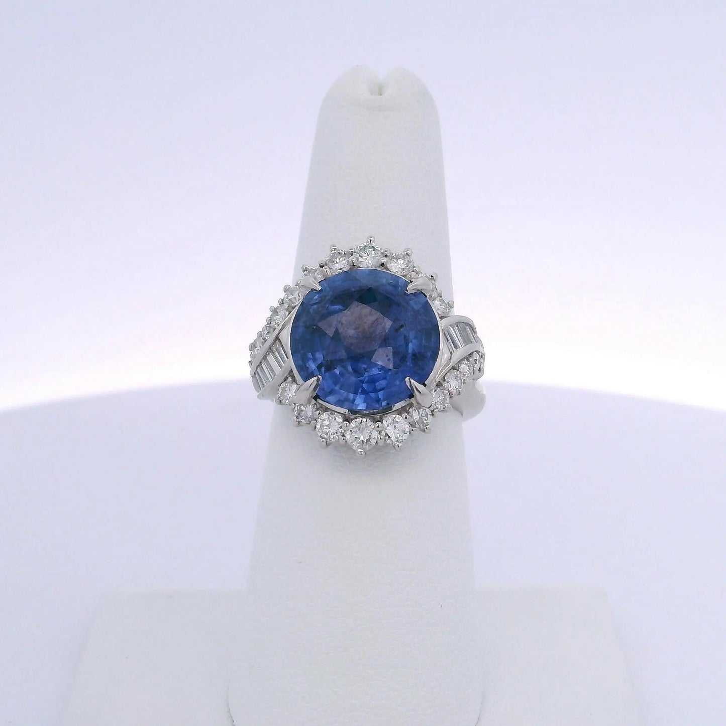 8.23CTW ROUND SAPPHIRE & 0.85CTW BAGUETTE & ROUND BRILLIANT CUT DIAMOND RING