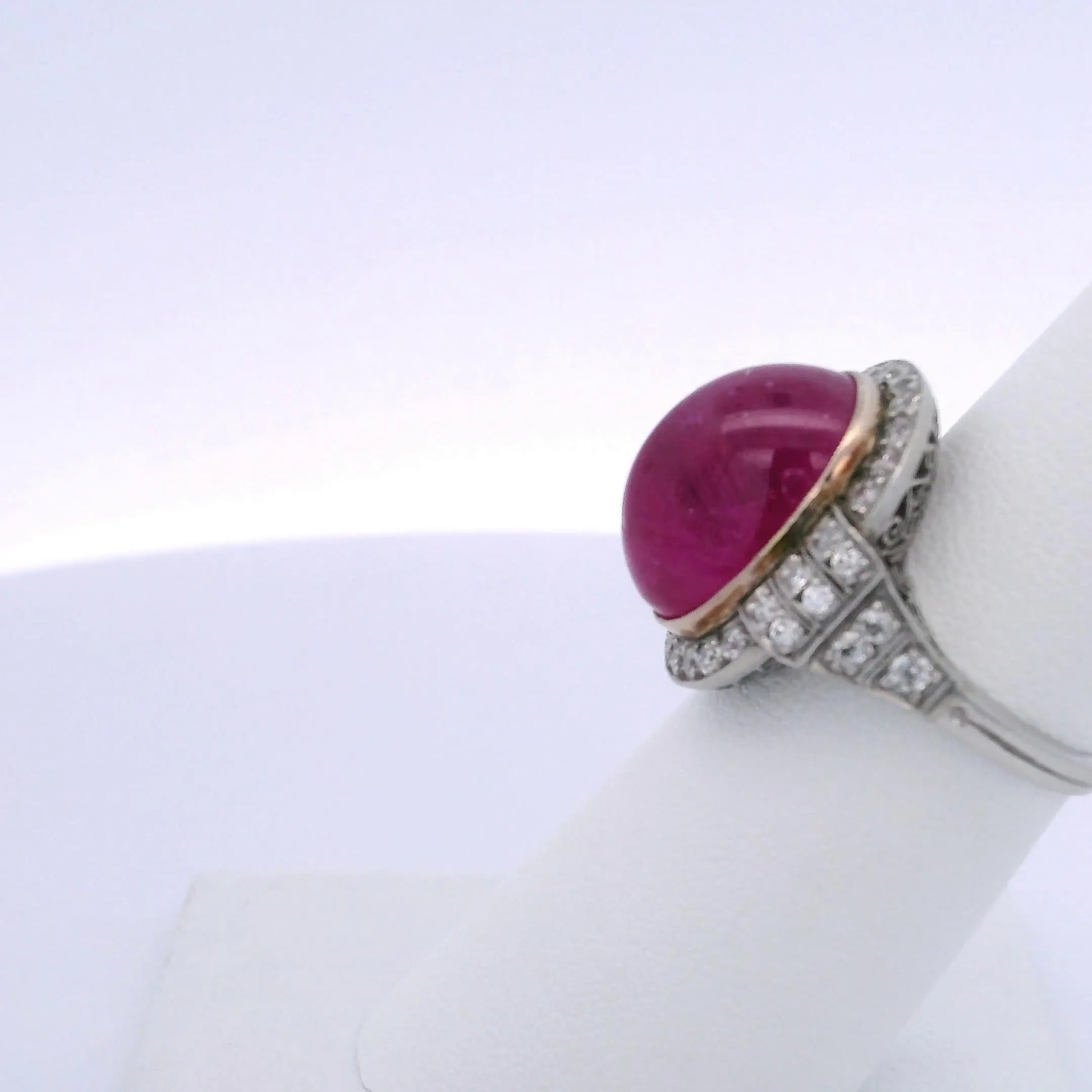 15.25CT OVAL RUBY & 0.75CTW ROUND BRILLIANT CUT DIAMOND RING