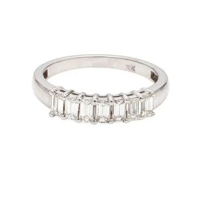 Emerald-Cut Diamond Ring in F VS1
