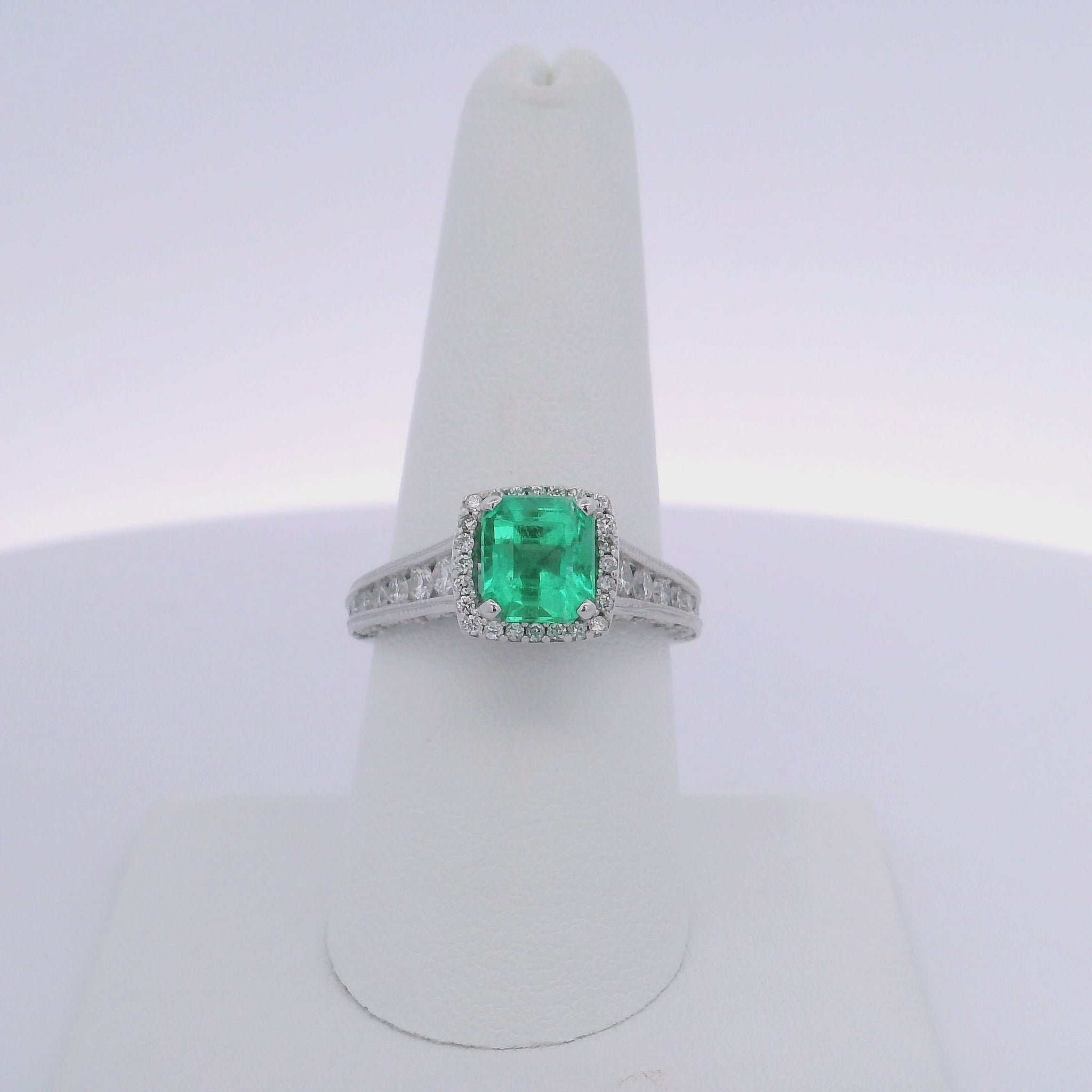 1.83 OCTAGONAL CUT COLOMBIAN EMERALD & 0.67CTW ROUND BRILLIANT CUT DIAMOND RING