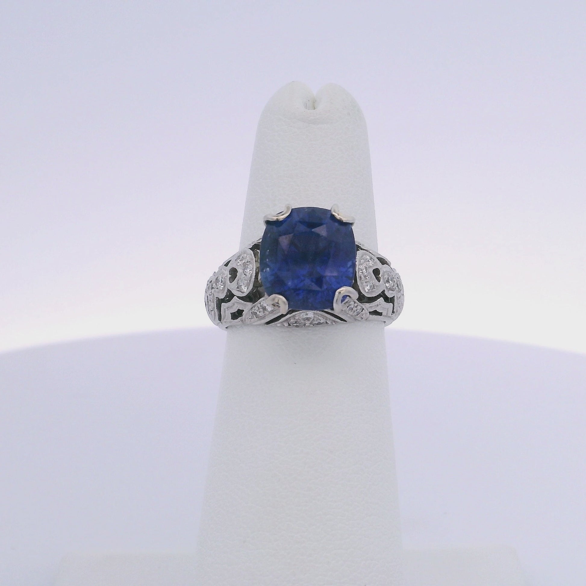 4.84CTW SAPPHIRE & 0.40CTW ROUND BRILLIANT CUT DIAMOND RING