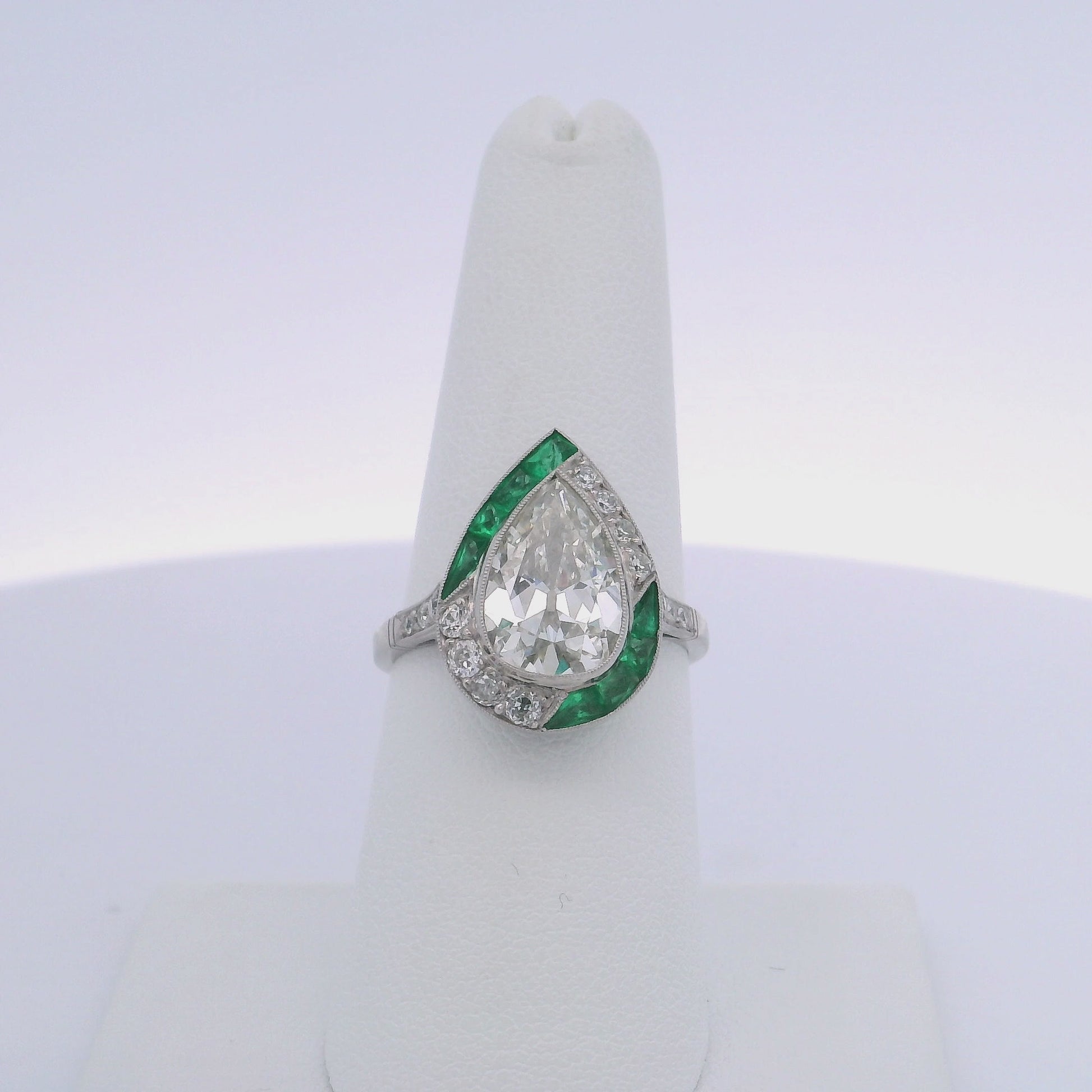 2.80CT ANTIQUE PEAR SHAPED DIAMOND & 1.40CTW EMERALD RING
