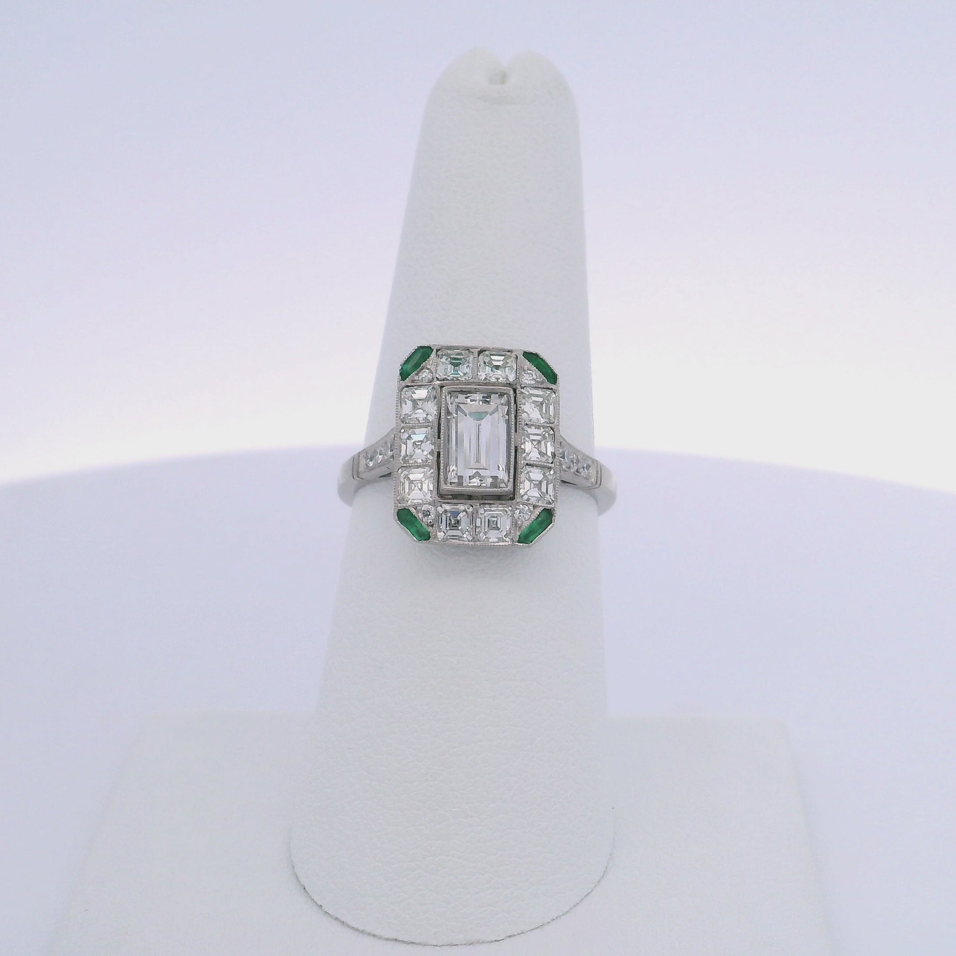 0.95CTW BAGUETTE CUT DIAMOND & 0.88CTW EMERALD CUT RING