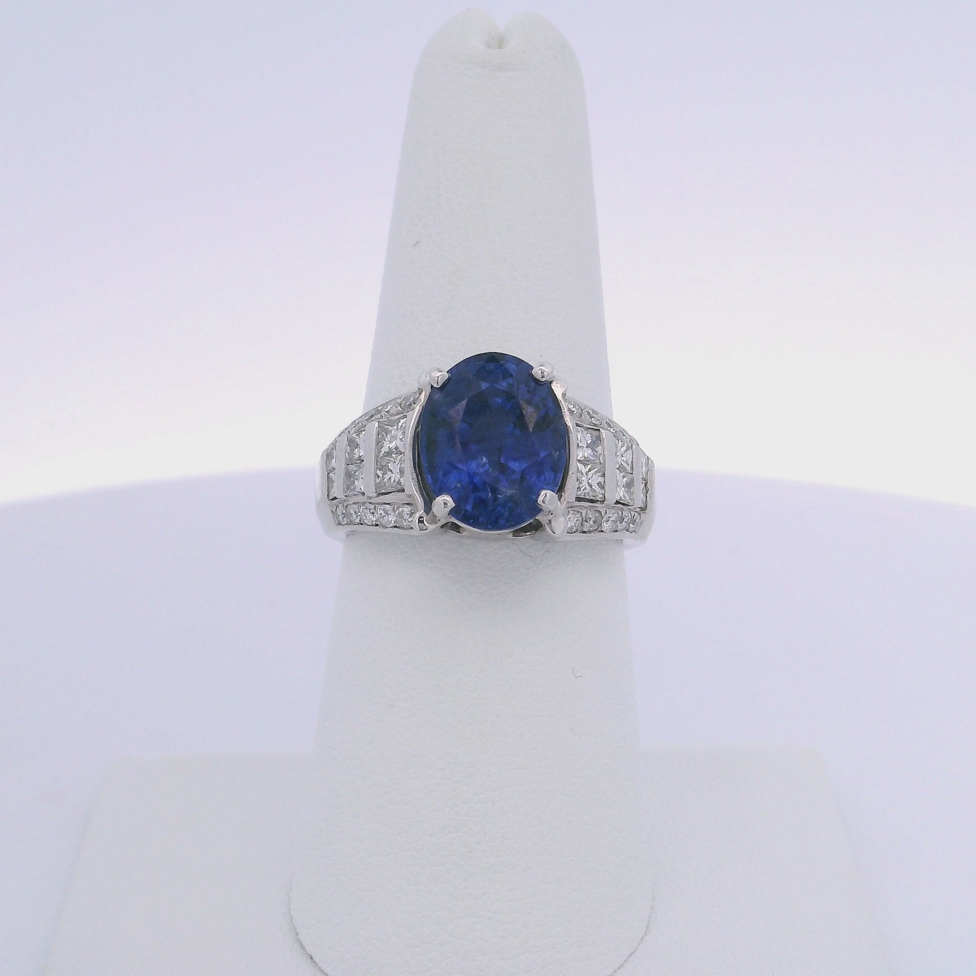 5.08CTW OVAL CUT SAPPHIRE 1.00CTW PRINCESS & ROUND BRILLIANT CUT DIAMOND RING