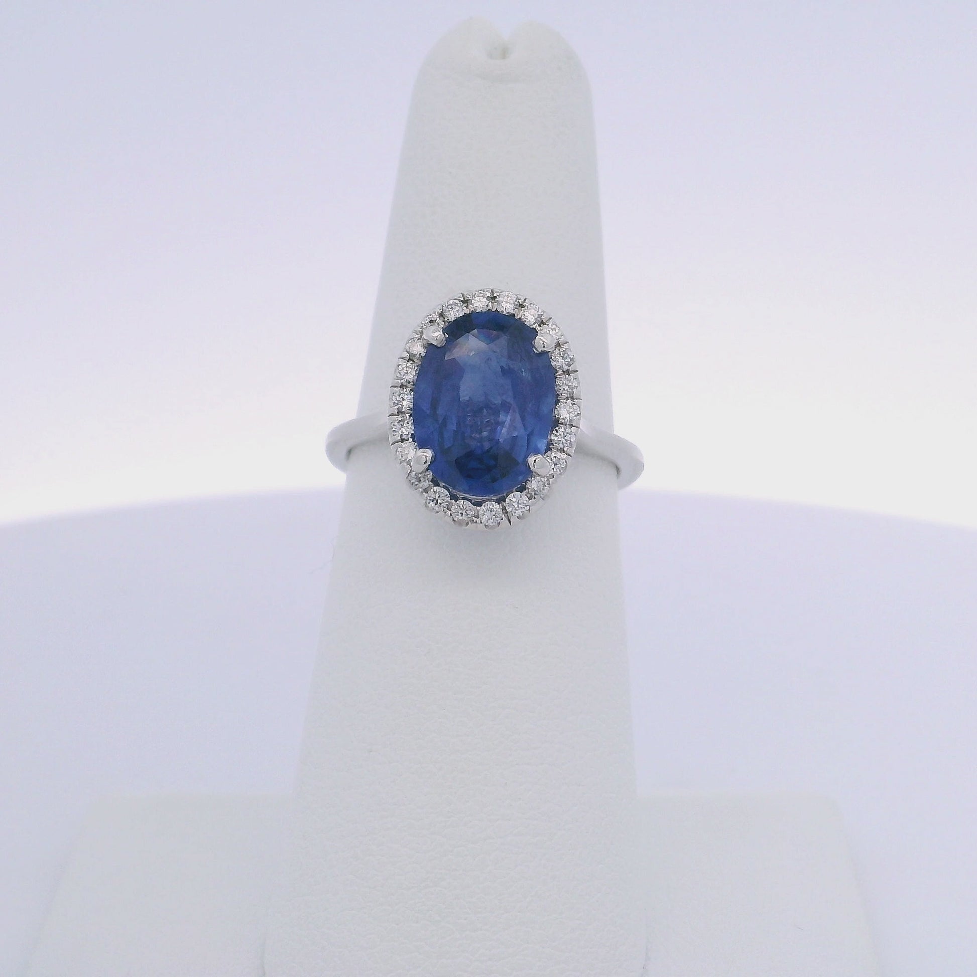 3.31 OVAL SAPPHIRE & 0.25 ROUND BRILLIANT CUT DIAMOND RING