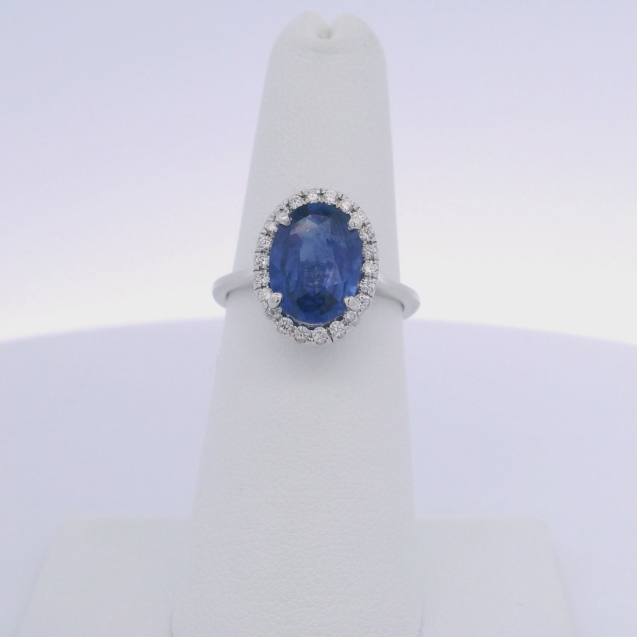 3.31 OVAL SAPPHIRE & 0.25 ROUND BRILLIANT CUT DIAMOND RING