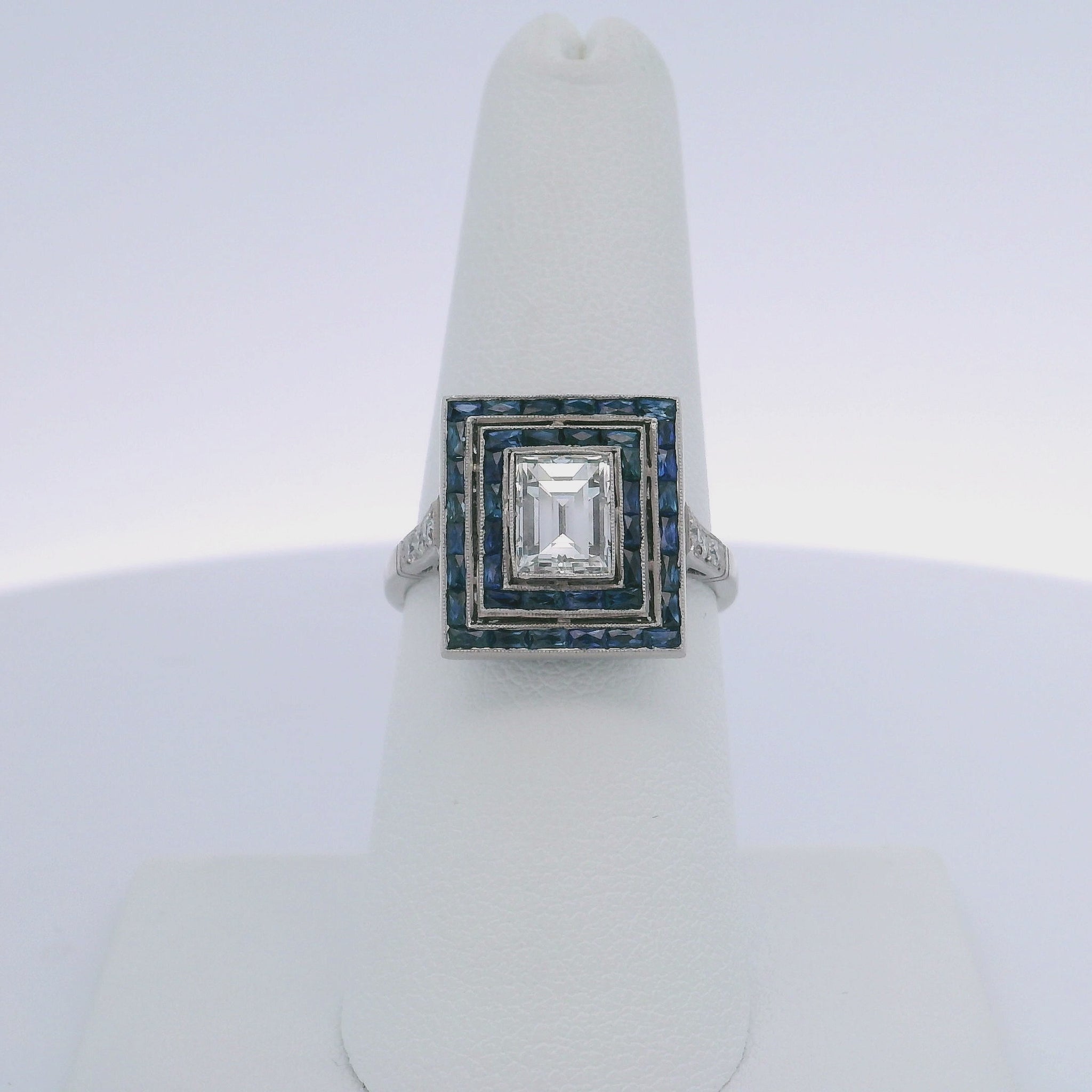 1.01CTW BAGUETTE CUT DIAMOND 1.00CTW SAPPHIRE RING