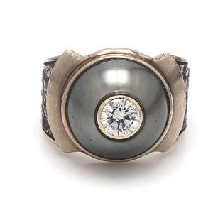 Gaia Pelikan, Diamond and Pearl Ring