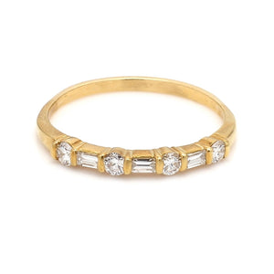 0.33ctw Baguette and Round Brilliant Cut Diamond Band